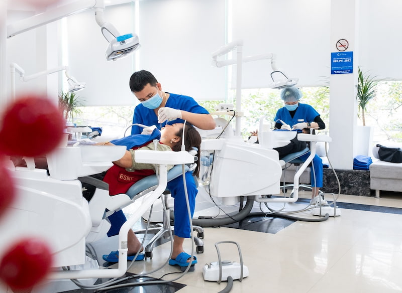 TOP 5 nha khoa có dịch vụ bọc răng sứ ở Huế chất lượng Đội ngũ bác sĩ Nụ Cười Việt thực hiện thành công gần 1000 ca bọc sứ thẩm mỹ