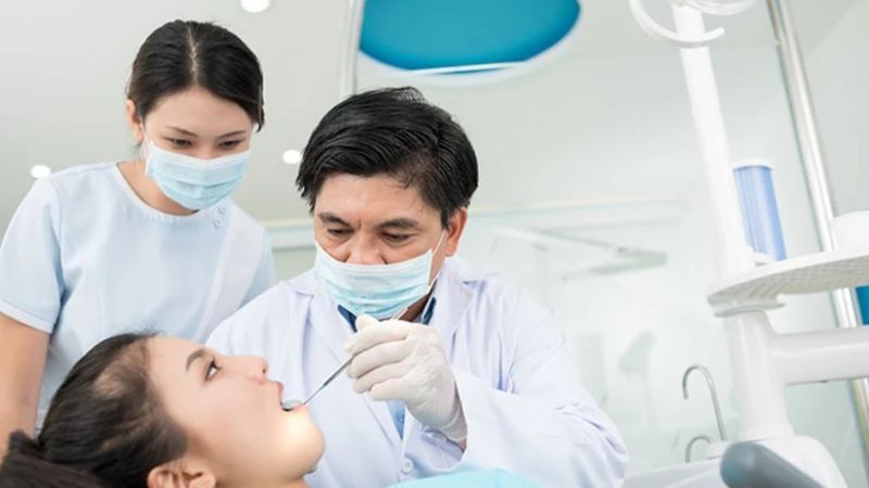 Mất răng có bọc sứ được không? Giải pháp khôi phục phù hợp Thăm khám và chẩn đoán chính xác để việc phục hình đạt kết quả tốt