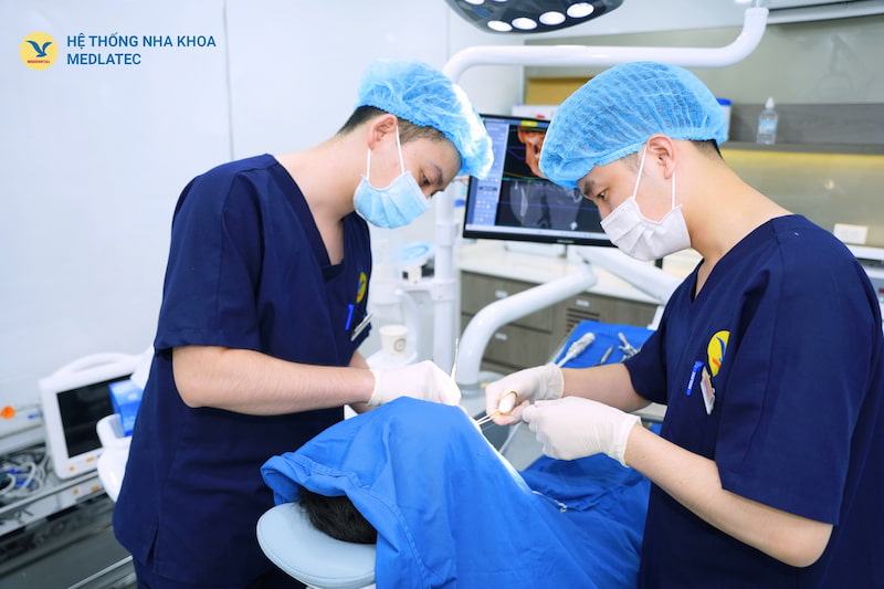 Hệ thống nha khoa Medlatec - MedDental: Chuyên gia chăm sóc răng miệng an toàn và tận tâm Hệ thống quy tụ nhiều Thạc sĩ, Bác sĩ Răng Hàm Mặt chuyên môn giỏi