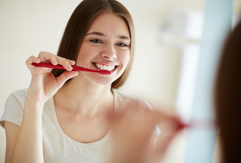 Bà bầu bị viêm nha chu: Nguyên nhân, dấu hiệu và cách điều trị an toàn Bà bầu chăm sóc răng miệng đúng cách trong thai kỳ để ngừa viêm nha chu