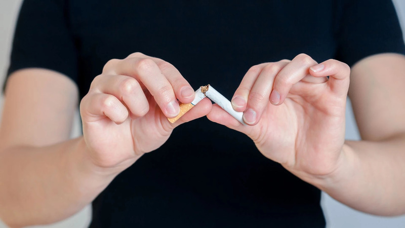 Bệnh viêm nha chu có lây không? Giải đáp từ bác sĩ nha khoa Ngừng hút thuốc giúp cải thiện điều trị viêm nha chu