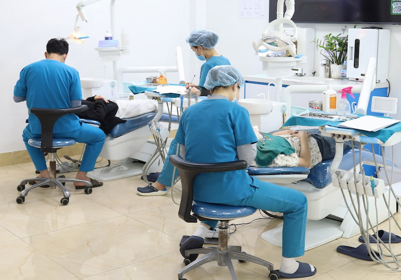 Chữa viêm nha chu ở đâu tốt và uy tín tại Hà Nội? Minh Châu có đội ngũ bác sĩ tốt nghiệp từ các trường đại học y danh tiếng