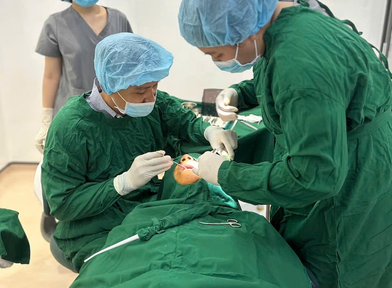 Review nha khoa ở quận Tân Bình được khách hàng tin chọn Cấy ghép Implant và phục hình răng mất là dịch vụ thế mạnh tại VIC’S Dental - TÂM AN Dental