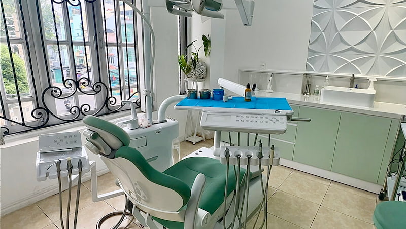 Review nha khoa ở quận Tân Bình được khách hàng tin chọn Phòng nha trang bị hệ thống máy móc hiện đại