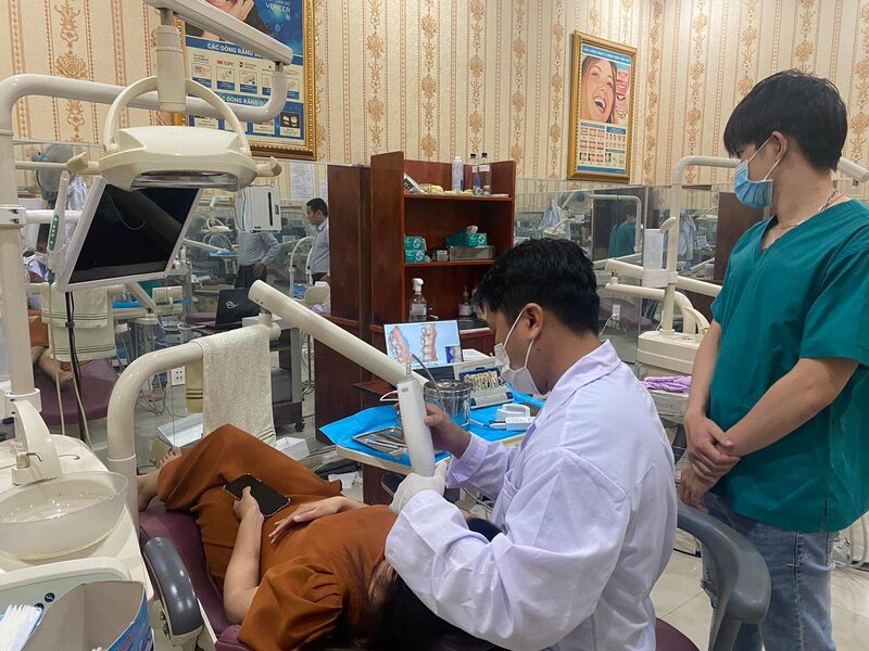 Review nha khoa Thành phố Bến Cát nhiều người dân tin tưởng Bác sĩ, phụ tá Việt Nha có chuyên môn sâu và kinh nghiệm lâu năm trong ngành Răng Hàm Mặt