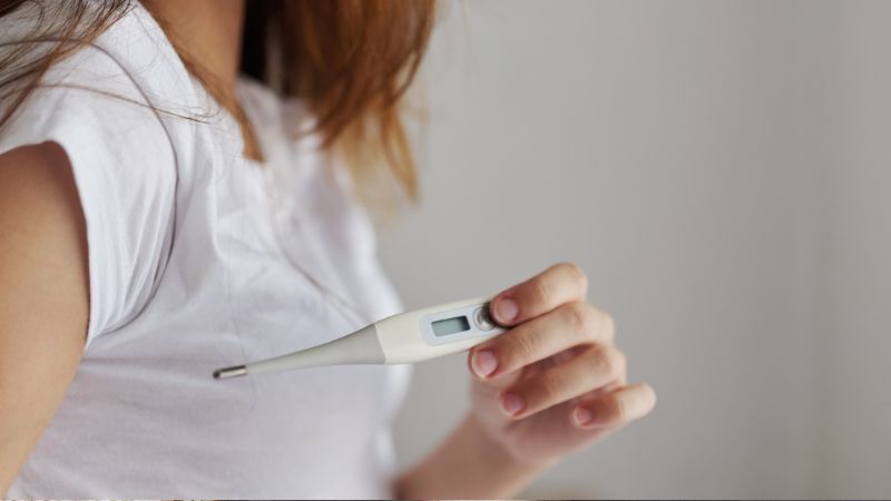 Niềng răng có bị sốt không? Cách phòng tránh sốt khi niềng Niềng răng có bị sốt không? Theo dõi thân nhiệt liên tục để xác định mức độ sốt khi niềng răng