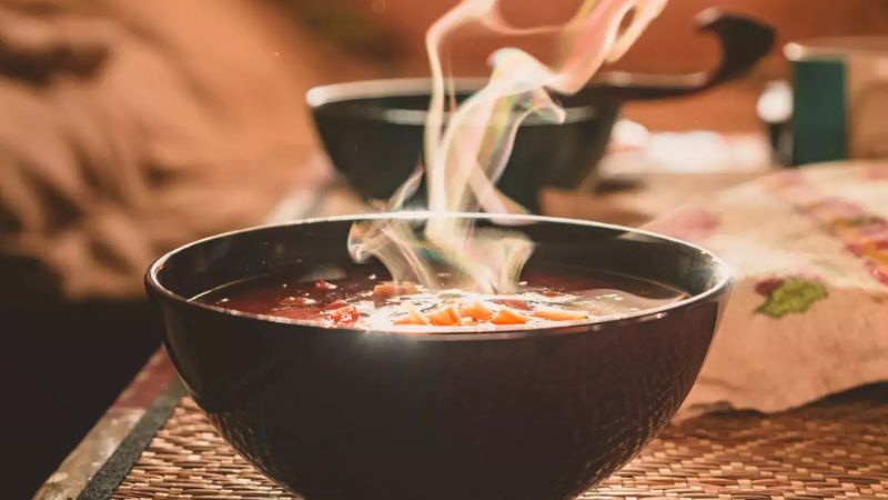 Sau sinh bị đau răng: Nguyên nhân và cách chữa hiệu quả Khi bị đau răng sau sinh, mẹ nên hạn chế ăn đồ nóng để giảm khó chịu