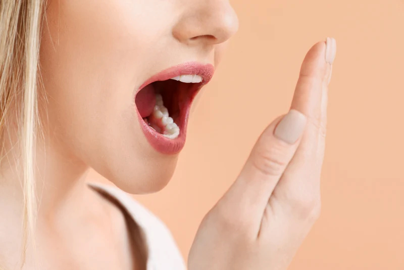 Trồng răng Implant có bị hôi miệng không và cách khắc phục Trồng răng bị hôi miệng khi viêm nha chu, viêm lợi,... không điều trị triệt để