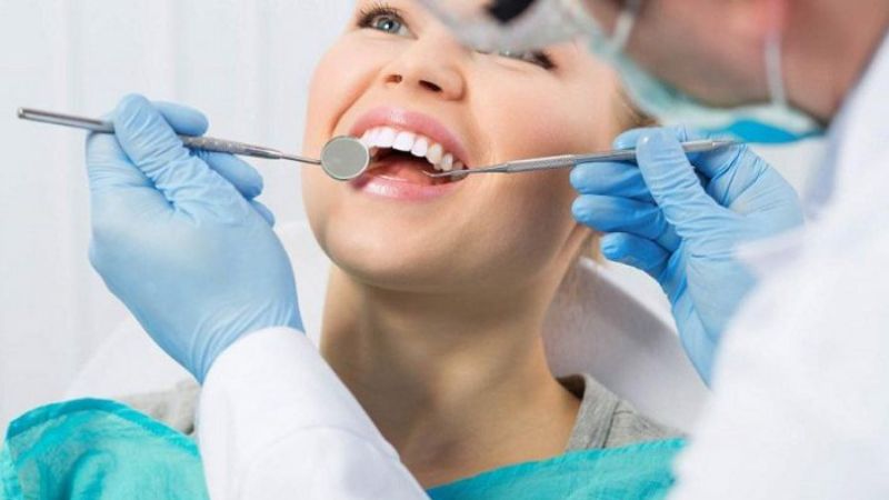 Bọc răng sứ Emax giá bao nhiêu? Cần lưu ý gì trước khi bọc Tái khám nha khoa theo lịch hẹn để đảm bảo độ bền của răng sứ sau khi bọc