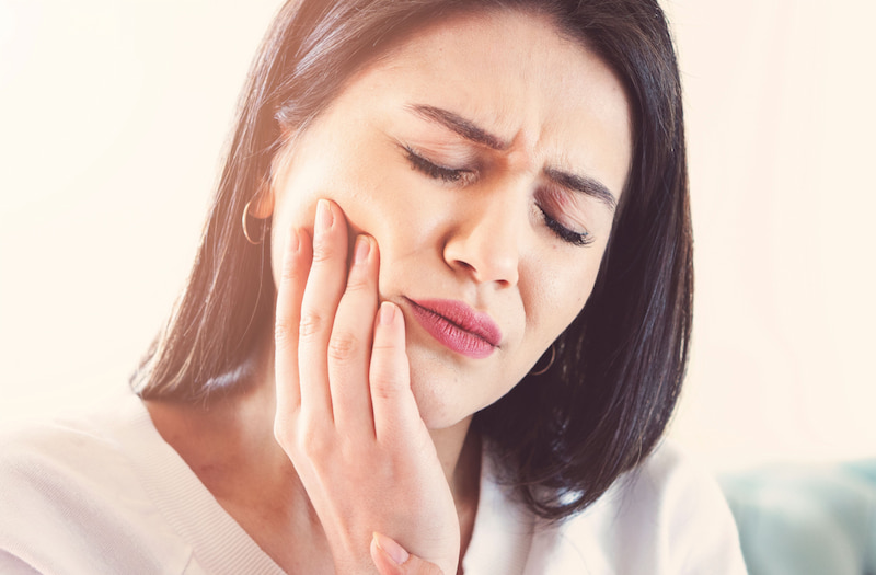 Lấy tủy răng có đau không và những điều cần biết trước Người bệnh sẽ phải trải qua cơn đau dữ dội trước khi chữa tuỷ