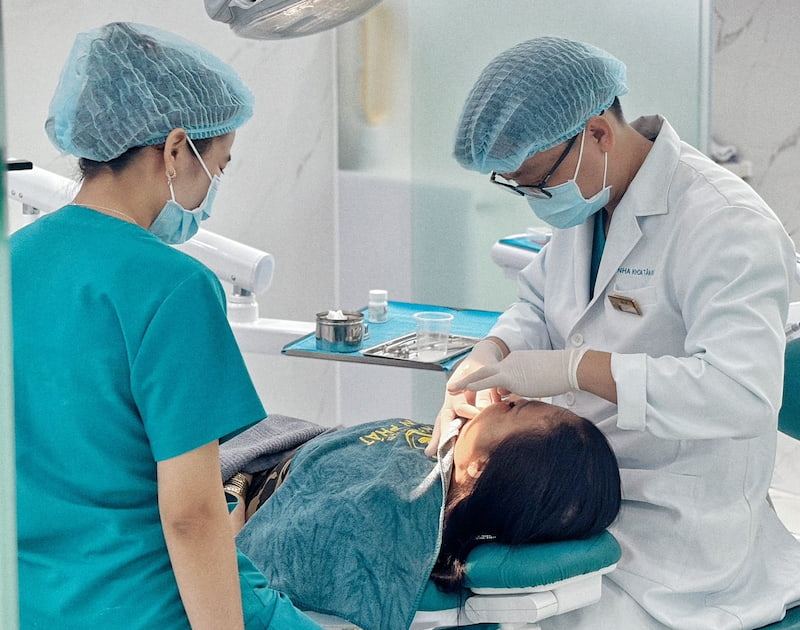 Gợi ý TOP 5 nha khoa ở Củ Chi cho người dân tham khảo Bác sĩ Tân Phát được đào tạo bài bản và giàu kinh nghiệm