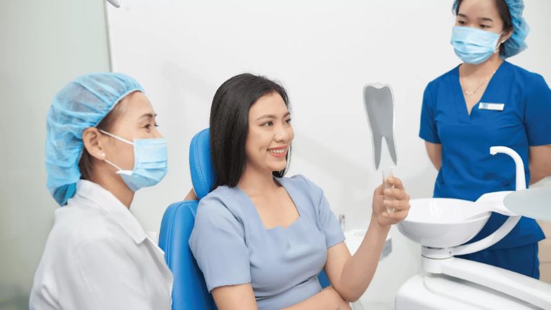 Quy trình bọc răng sứ titan diễn ra như thế nào? Lưu ý an toàn Hoàn tất quy trình bọc răng sứ titan bác sĩ sẽ hướng dẫn cách chăm sóc tại nhà