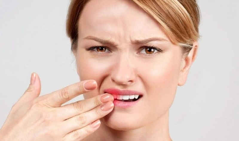 Răng lấy tủy rồi vẫn đau nguy hiểm không? Khi nào đáng lo? Sau khi chữa tủy răng vẫn có thể đau do sót ống tủy, trám bít chưa kín,...