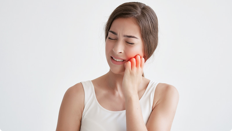 Nhổ răng khôn bao lâu hết chảy máu - Giải đáp từ bác sĩ Nếu đau nhức dữ dội bạn nên quay lại nha khoa thăm khám