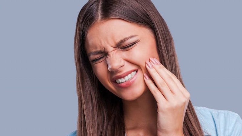 Nhổ răng khôn bao lâu thì lành? Cách để vết thương nhanh lành Sưng đau nhẹ sau nhổ răng khôn là dấu hiệu lành thương bình thường