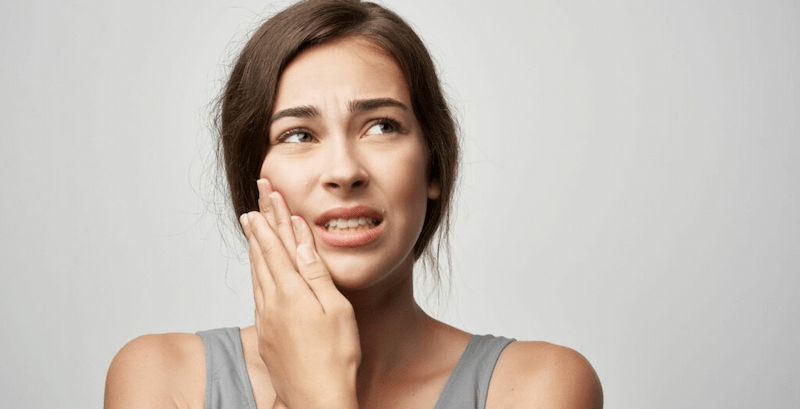 Nhổ răng khôn xong bị ngứa có bất thường không? Phải làm gì? Nhổ răng không xong bị ngứa là phản ứng bình thường của cơ thể