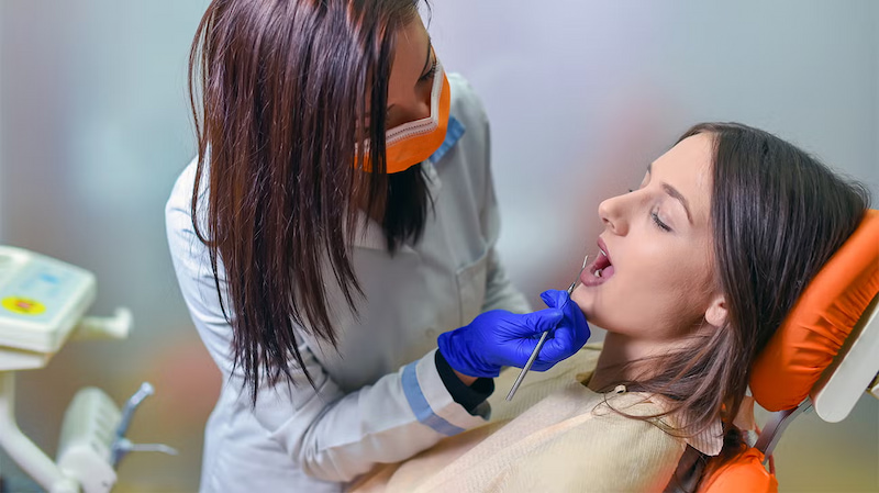 Nhổ răng khôn bao lâu cắt chỉ? Lỡ quên cắt chỉ có sao không? Bạn nên đến nha khoa để cắt chỉ theo đúng lịch hẹn nhằm đảm bảo an toàn